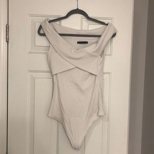 Abercrombie - Ribbed off the shoulder bodysuit